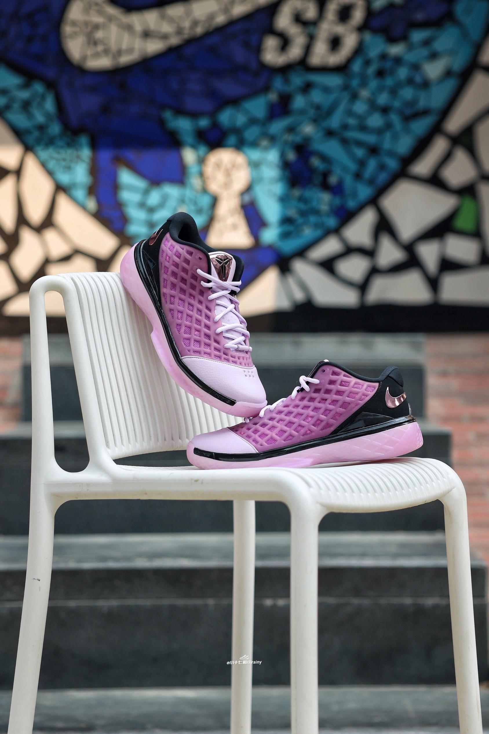 鞋越粉,打球越狠?那么这双科比3怎么能错过!